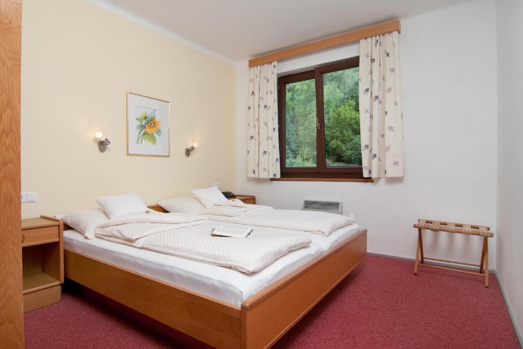 Schuetzenhof Aparthotel Sattendorf Room photo